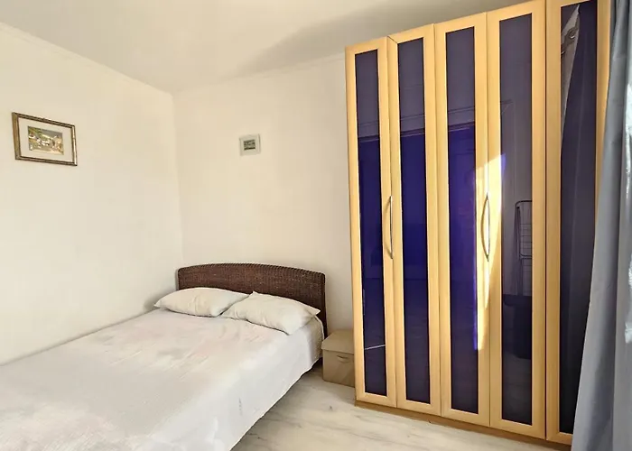 To The Nerversea Beach! *