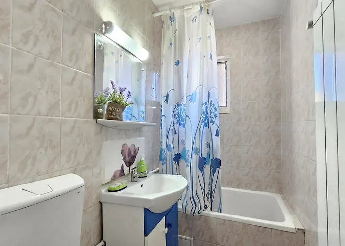 To The Nerversea Beach! アパート